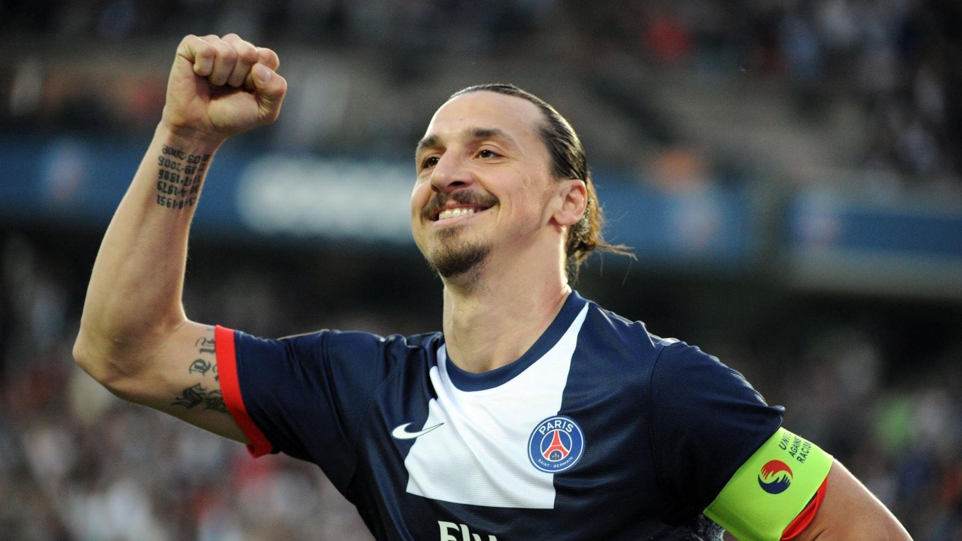 爱游戏官方-从落后到逆转：冠军争夺激烈对战瞬间，从落后到反超激励