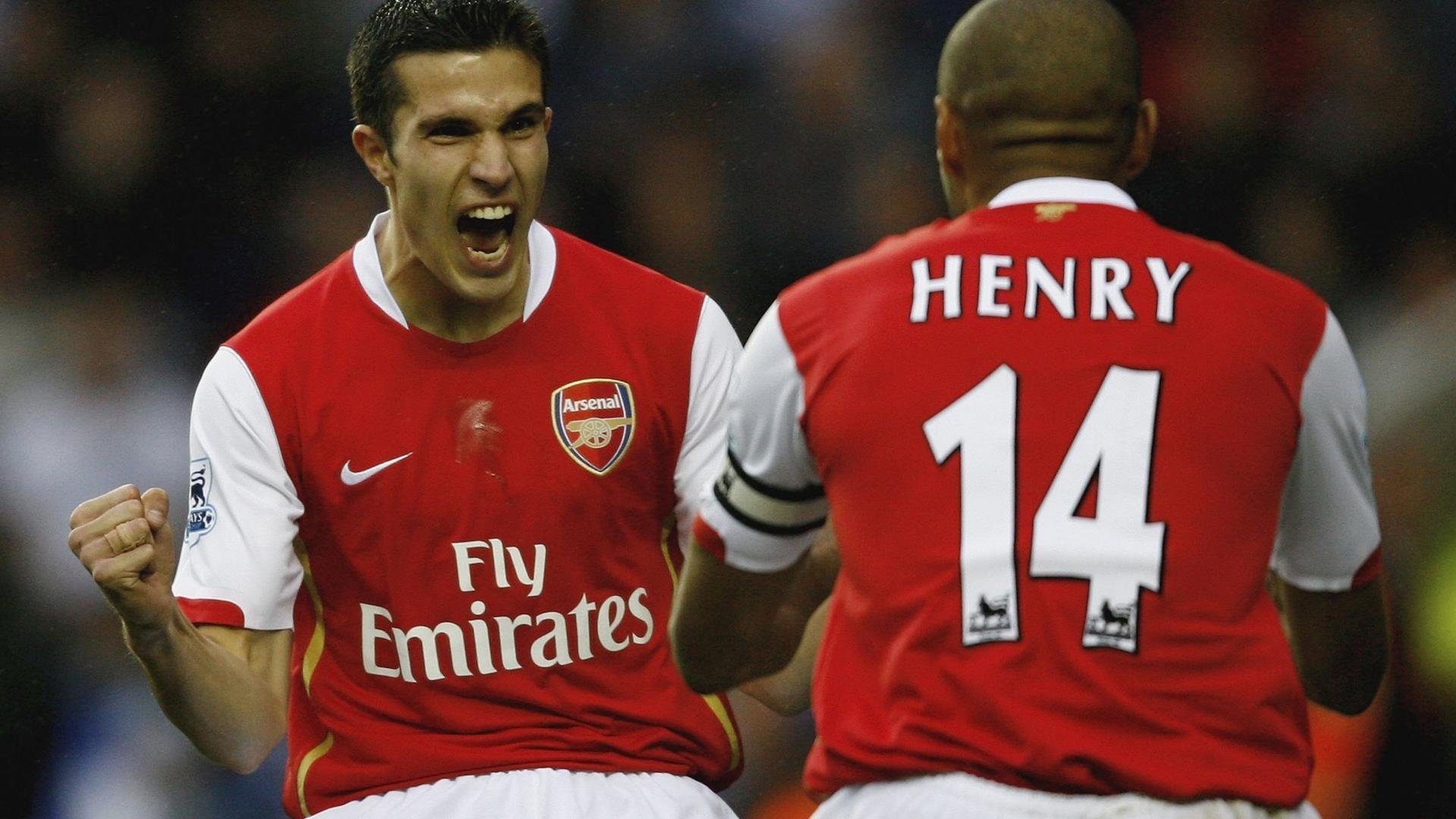 传奇“中场指挥官”：他们在欧冠中扮演的关键角色，足球中场指挥官