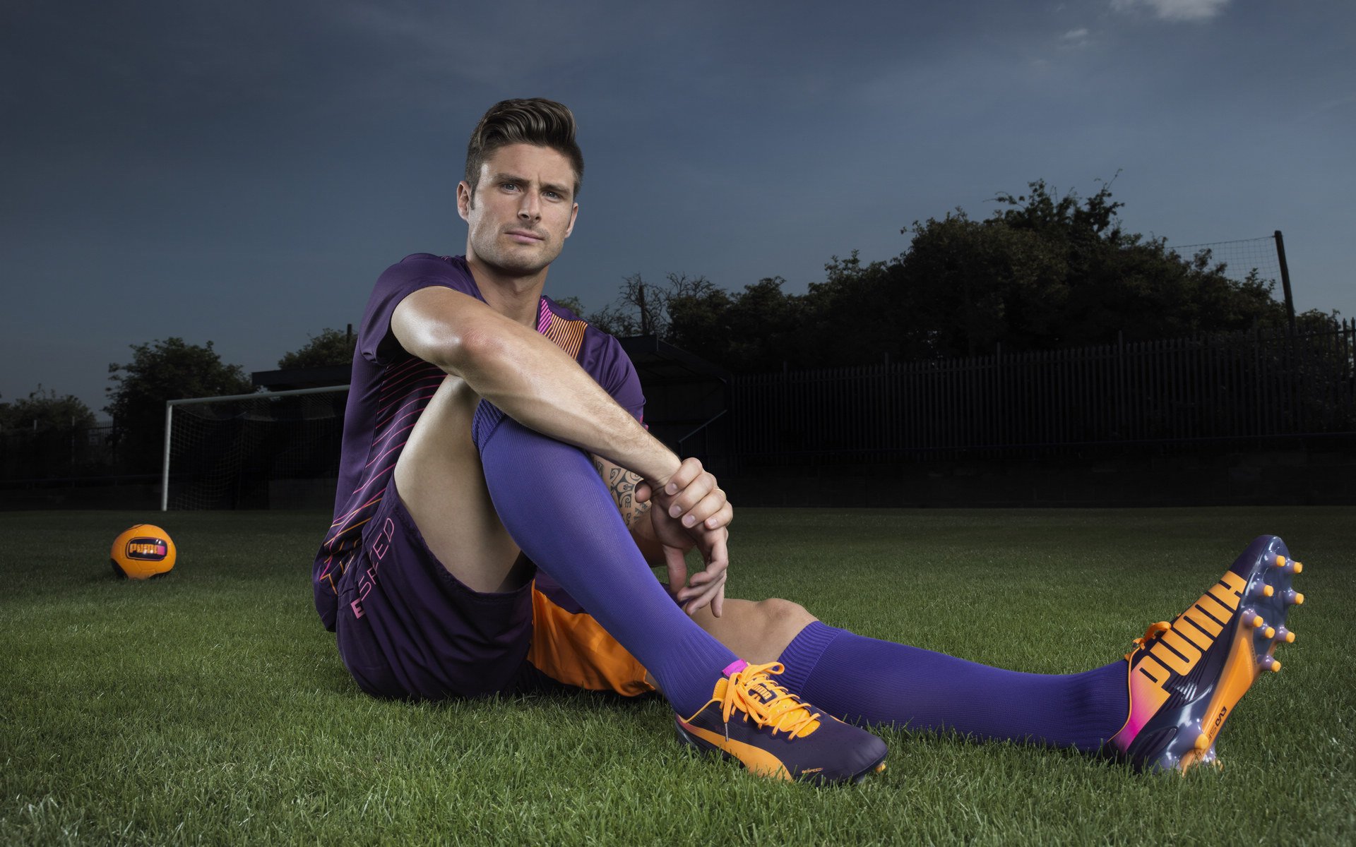 爱游戏官方入口-勇者无惧：面对极端险境的车手英勇表现，勇者无惧人物